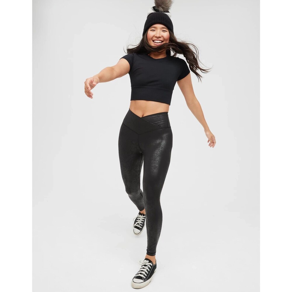 Offline by Aerie The Hugger Crossover High Waisted Crackle Legging Black Size M